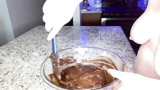 Lovely big booty girl dropping brownie