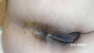 Gorgeous dark asshole babe shitting