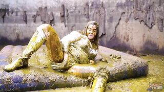 Lyndra Lynn in cowshit play