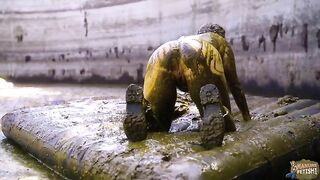 Lyndra Lynn in cowshit play