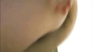 Milf is shoving her pulsating asshole