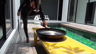 Babe in latex pooping heavily