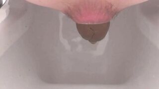 Nice round ass lady shitting pov