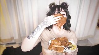 Cute brunette babe and messy big shit