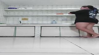 Two sweet curvy babes gives sexy poop