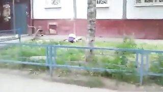 Amazing round ass lady pops nicely outdoor