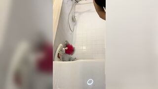 Booty dropping bricks in the tub