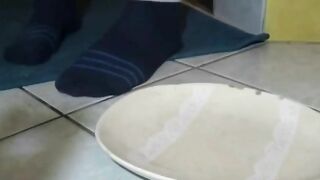 Green mushy shit on plate