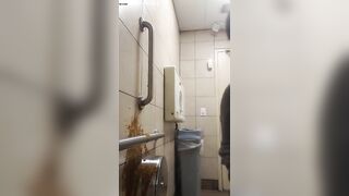 Bouncing big ass girl and hot poop