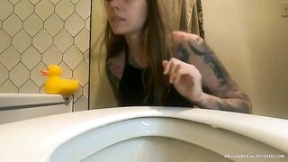 Cute tattooed brunette gal with sexy ass and sexy poop