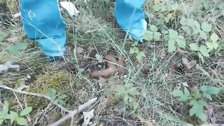 Pooping in the long grass