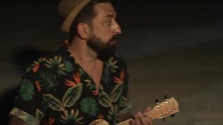 Ami G shits in Pustinja