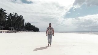 Ami G shits in Pustinja