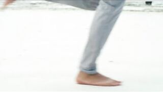 Ami G shits in Pustinja