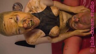 Dirty babe Julia smearing and pooping
