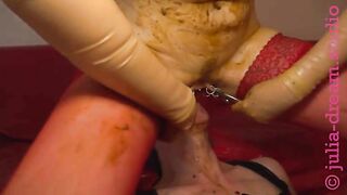 Dirty babe Julia smearing and pooping