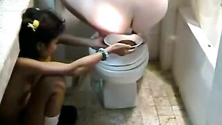 Skinny Thai girl takes messy shit on her face