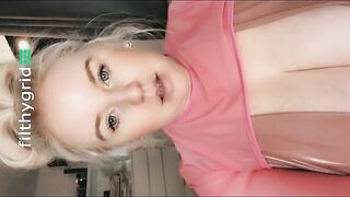 Hot bbw Kacey shits in toilet