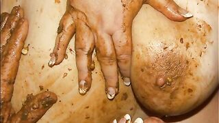 Chunky mature lady fingering and smearing