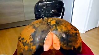 Hot shitty blonde babe