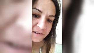 Amateur big booty lady dropping shit