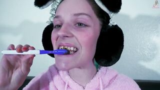 Young Babe Brushes Her Teeth With feces