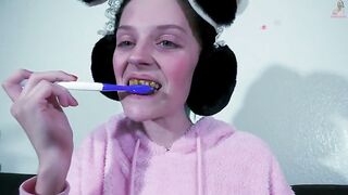 Young Babe Brushes Her Teeth With feces