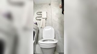 Stunning ninja babe shitting two times