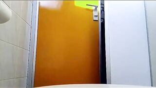 Girl spreads her ass and squirms while taking a shit