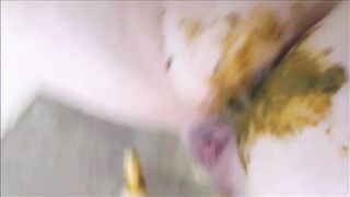 Nice sexy babe with shaved pussy takes dirty dildo