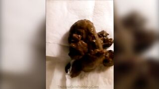 Stunning chocolate ebony lady shitting