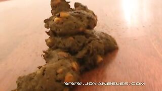 Naked round ass girlfriend love shitting