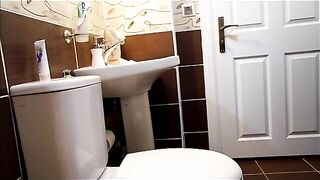 Phat ass and hot ass fingering while shitting