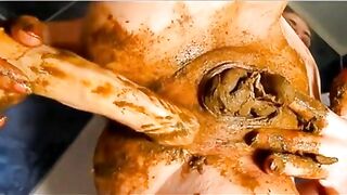 Kinky Barbara Loves Shit