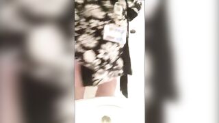 Fat older women showing her big poop