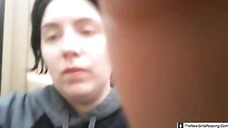 Fat amateur lady caught shitting