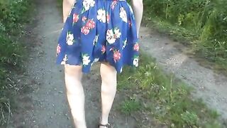 Amateur country lady shits by the country lane