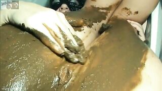 Nasty Girl Have A Dirty Ass Dance After Shitting