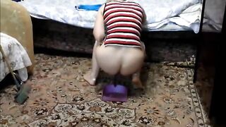 Amateur scat model poops in her bedroom