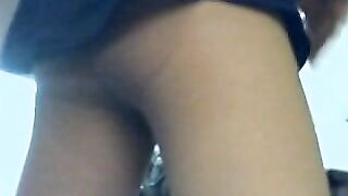 Seductive babe poops in her pantyhose