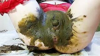 Real nice scat MILF