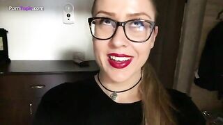 Nerdy lady ass fisting and smearing solo