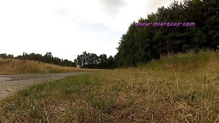 Nice ass girl dropping shit in the par