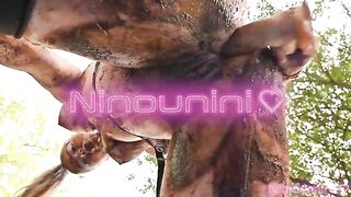 Curvy ass lady smearing shit and dildo fucking