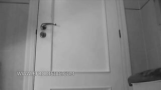 Amateur lady poops and farts in the toilet