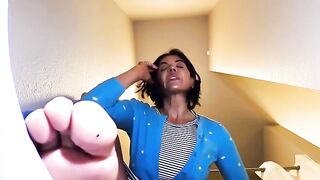 Nice smooth ass lady shit teasing