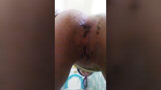 Sexy ass lady shitting and dildo fucking