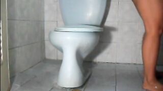 Kinky girl Cielo love shitting nicely