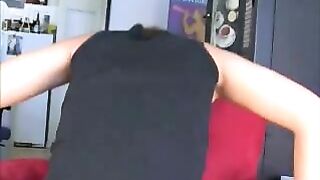 Kinky bubble butt lady shitting