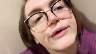 Nerdy amateur girl showing her lovely shit